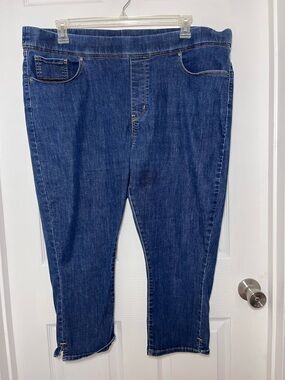 Signature by Levi Strauss Plus Pull-on Denim Capris with Tummy Control Panel